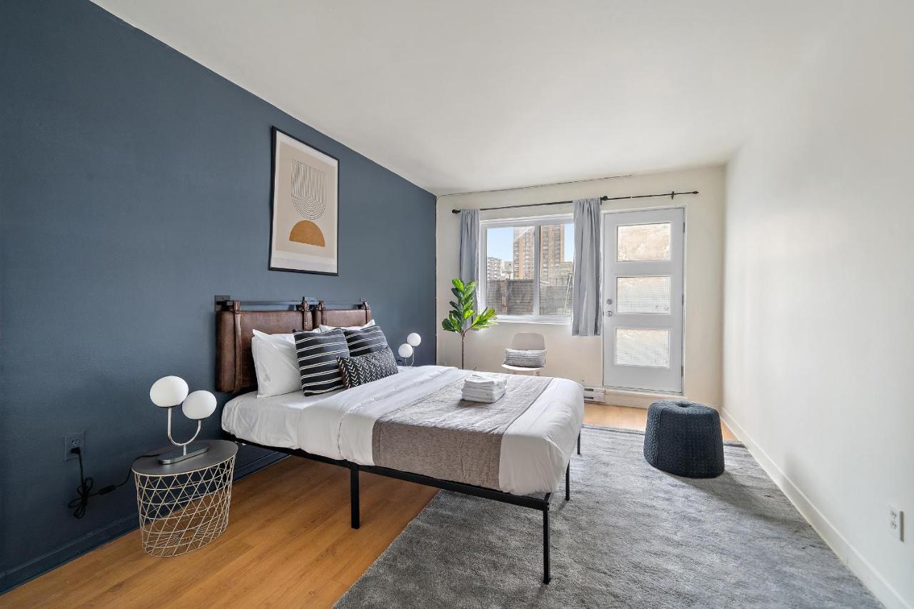 Hutchison By Restavio Apartment